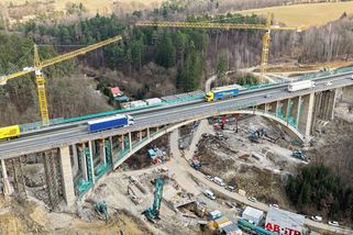 Dálnice D1 se u Prahy zastaví, zátěžové zkoušky mostu stopnou veškerou dopravu - Novinky